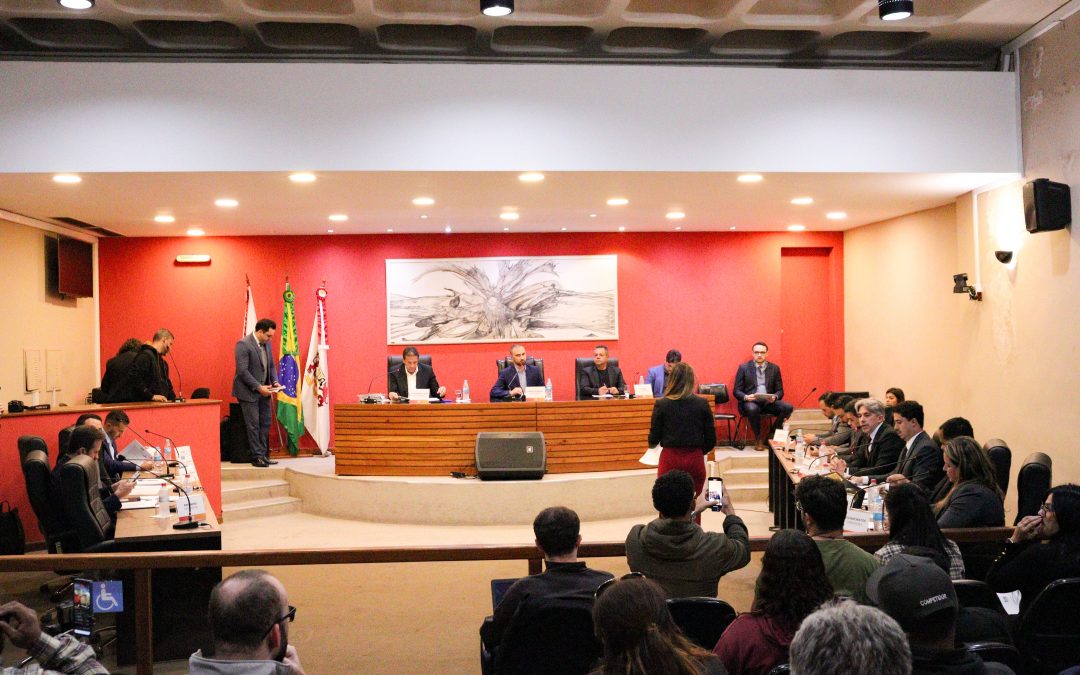 Câmara aprova projetos importantes e homenageia jovens atletas durante Sessão Ordinária