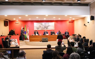 Câmara aprova projetos importantes e homenageia jovens atletas durante Sessão Ordinária