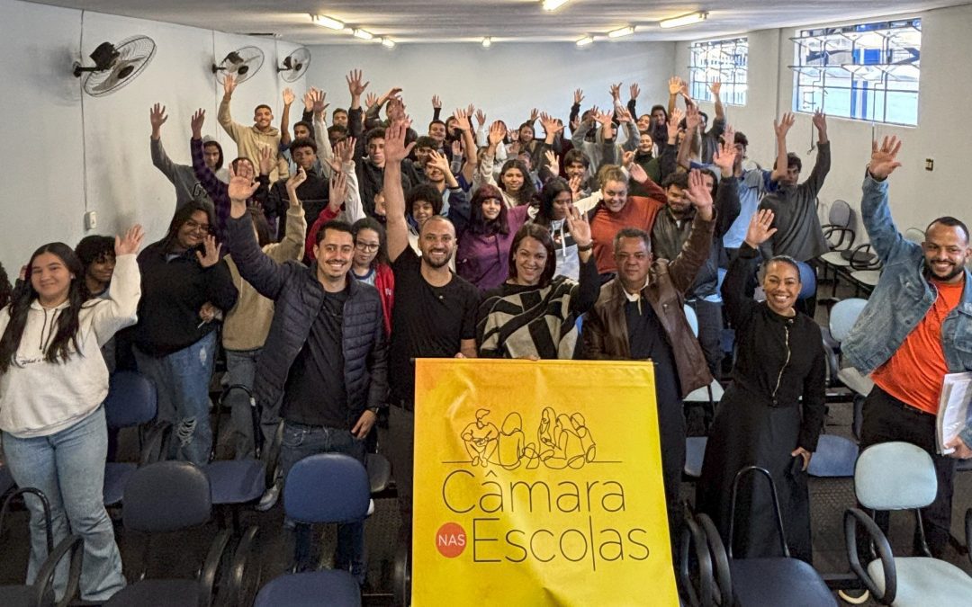 Estudantes vivem a rotina do Legislativo no projeto “Câmara nas Escolas”