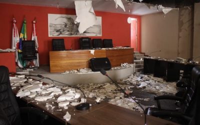 Câmara de Nova Lima esclarece situação após rompimento de adutora; Defesa Civil libera prédio, mas trabalhos seguem remotos
