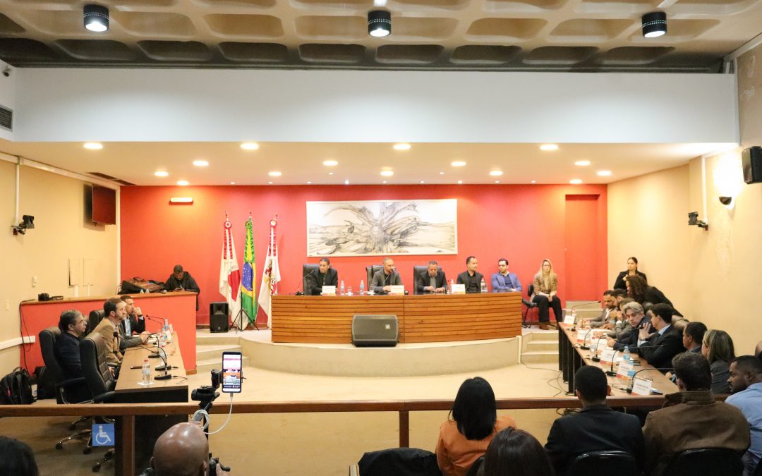 Em reunião pública, vereadores e população reprovam projeto de PPP dos terminais metropolitanos