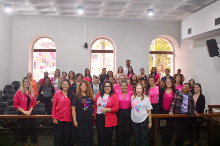 Outubro Rosa: Câmara de Nova Lima promove roda de conversa com histórias de coragem e informação