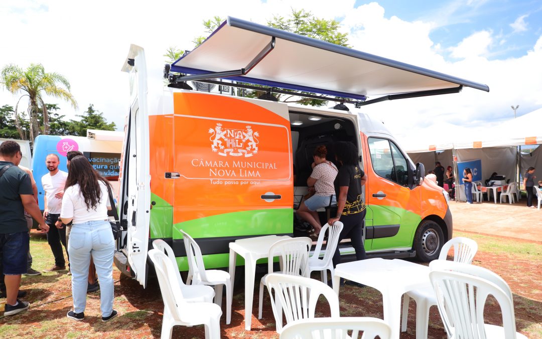 Van itinerante reforça presença da Câmara de Nova Lima nos bairros e amplia acesso da população aos serviços do Legislativo