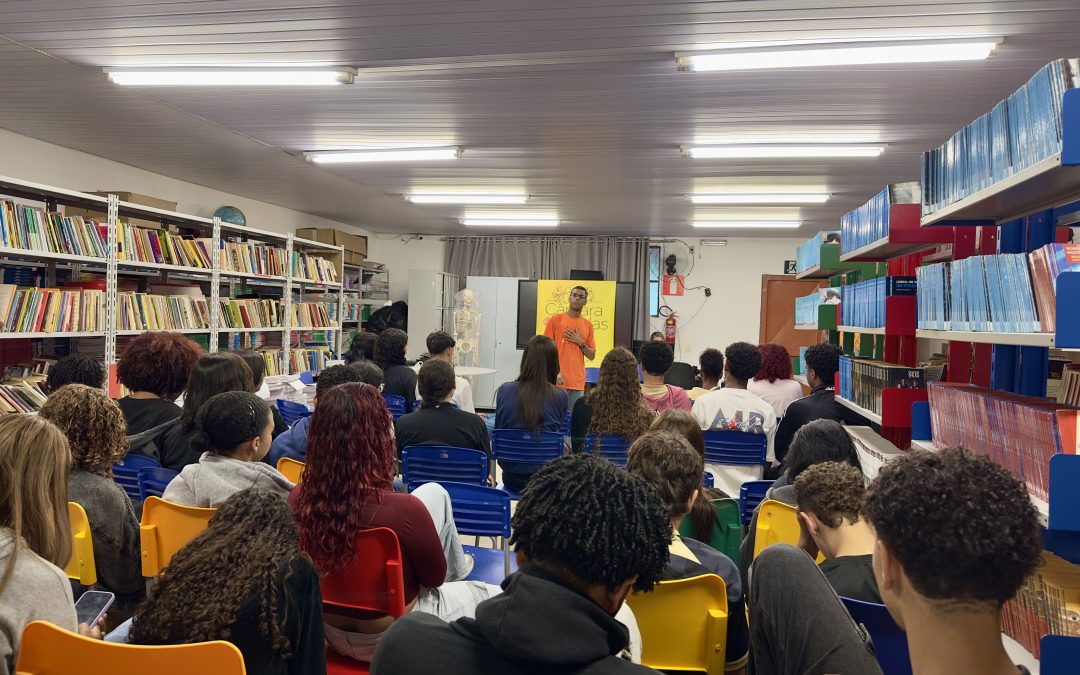 Projeto Câmara nas Escolas percorre cinco escolas estaduais com debates sobre democracia e cidadania