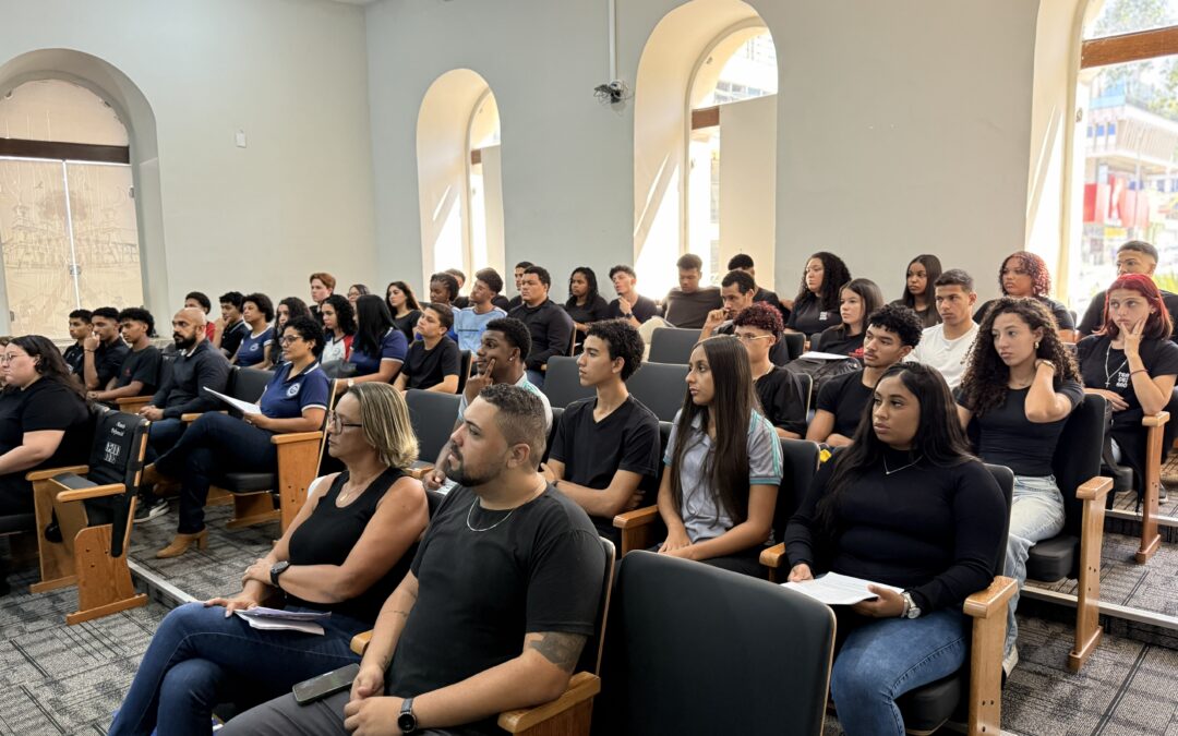 Candidatos ocupam plenário e avançam em nova etapa do Câmara nas Escolas